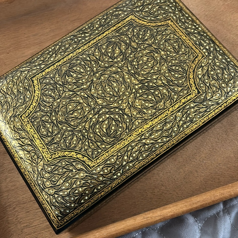 Beautiful Oriental black and Gold lacquer box velvet lined